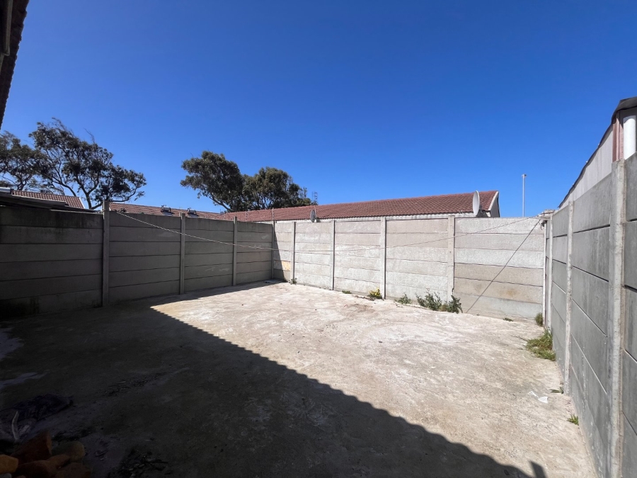 2 Bedroom Property for Sale in Pelican Park Western Cape